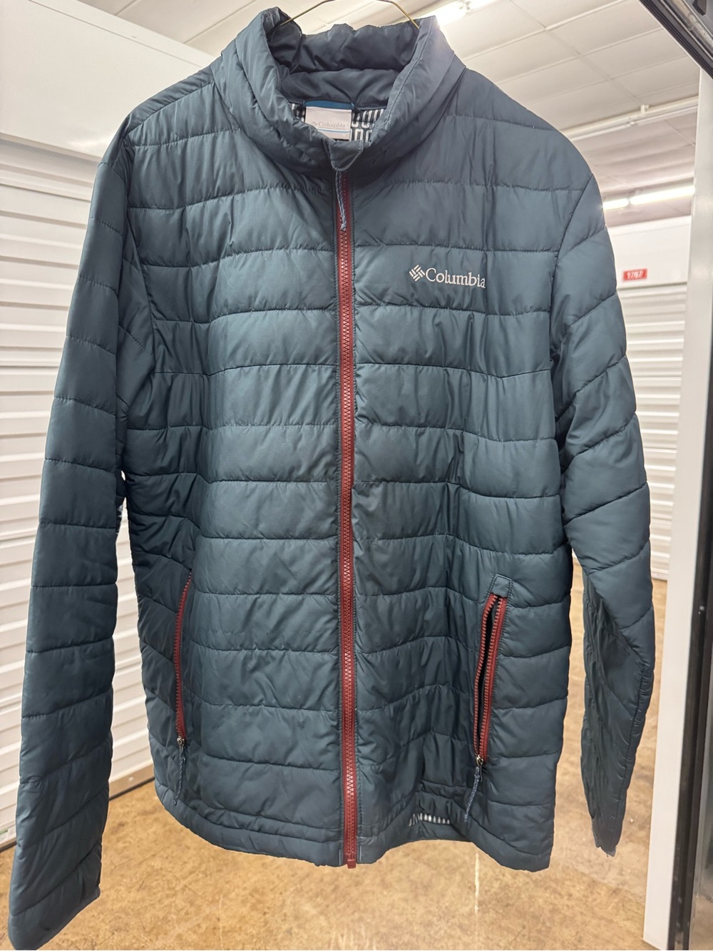 Columbia Men’s Teal Puffer Jacket with Maroon Zippers